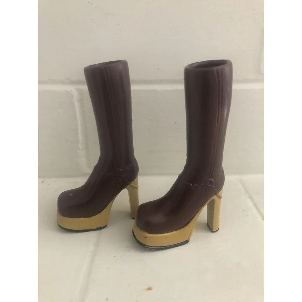 MGA Entertainment Bratz Doll Tall Platform Brown Boots Funk N Glow Rare Item